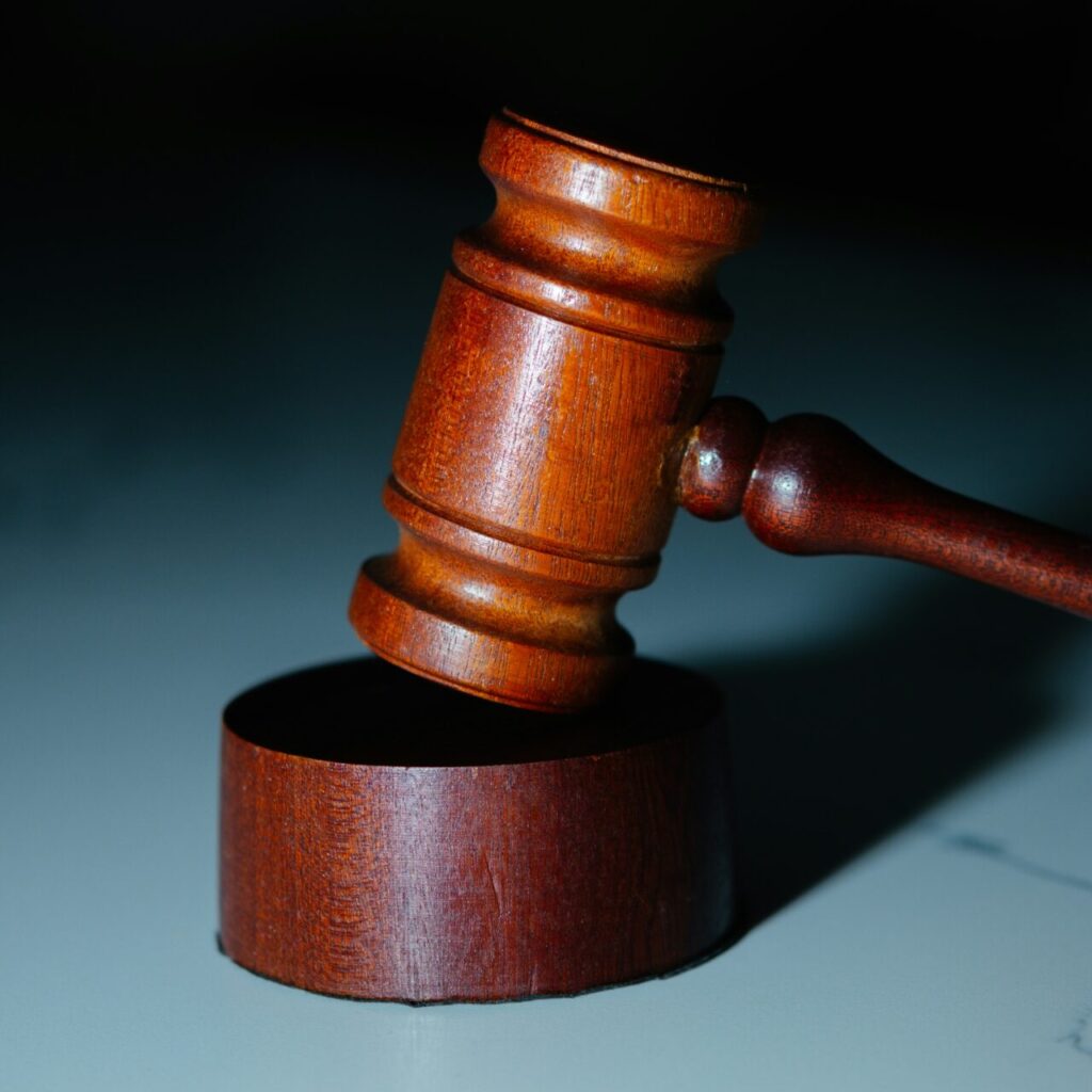 judge's hammer representing philadelphia therapist judging