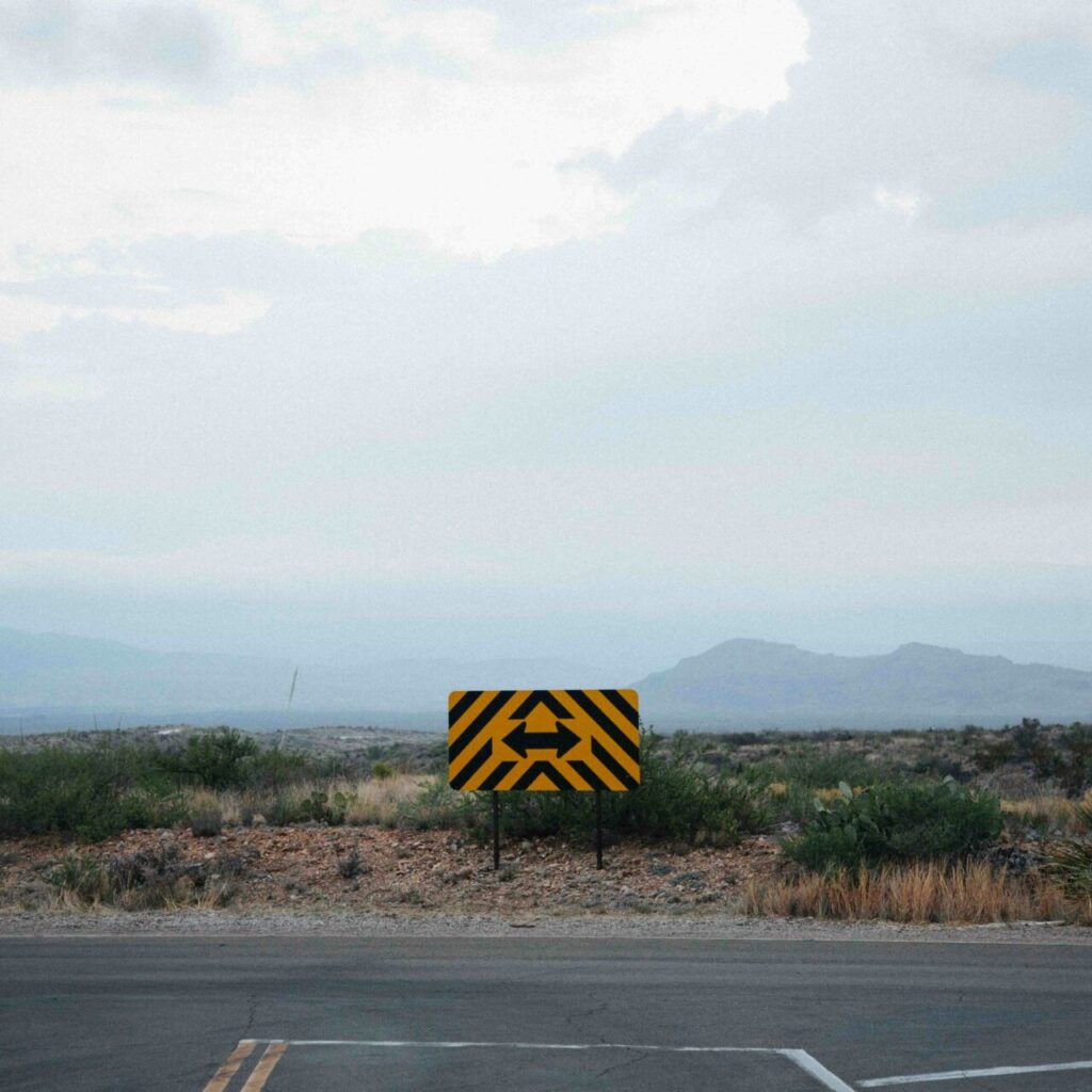 a sign pointing both ways representing if couples therapy can help decide to stay or leave
